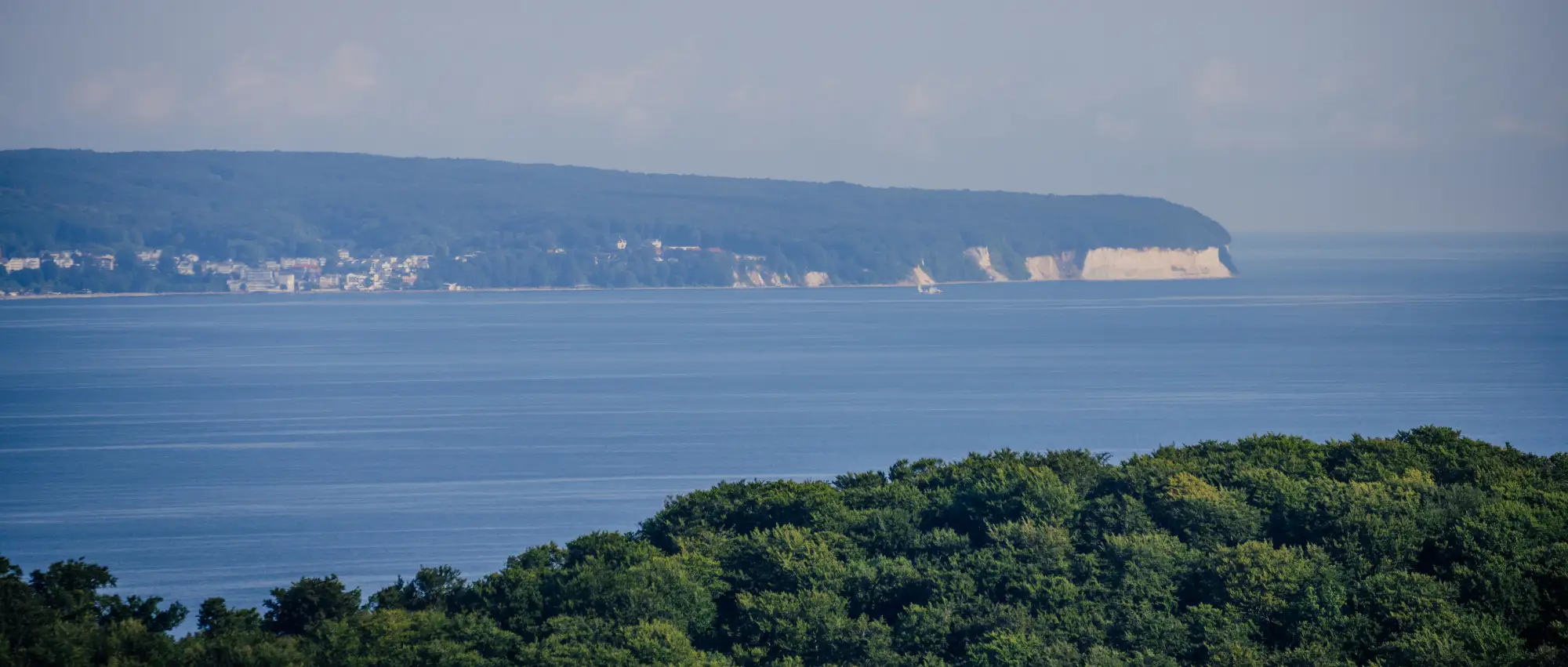 Binzer Bucht auf Rügen: Wo Natur, Geschichte und Genuss aufeinandertreffen