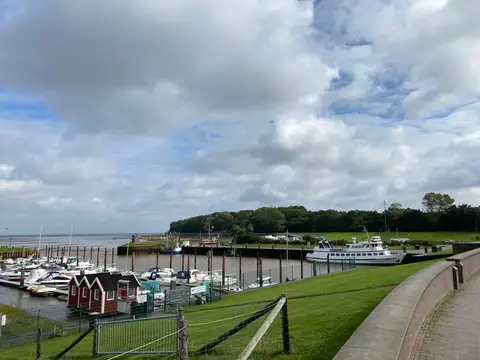 Schifffahrten ab Dangaster Hafen