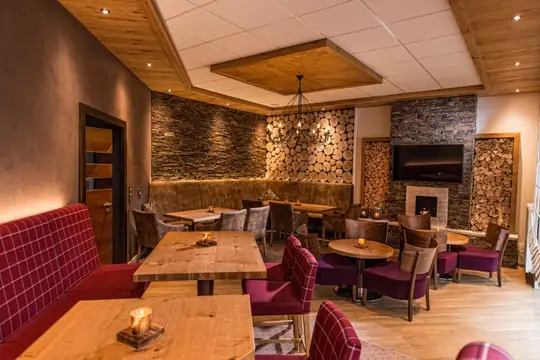 Kamin-Lounge