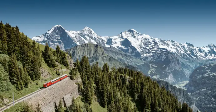 Schynige Platte Bahn mit Panorama auf Eiger Moench Jungfrau