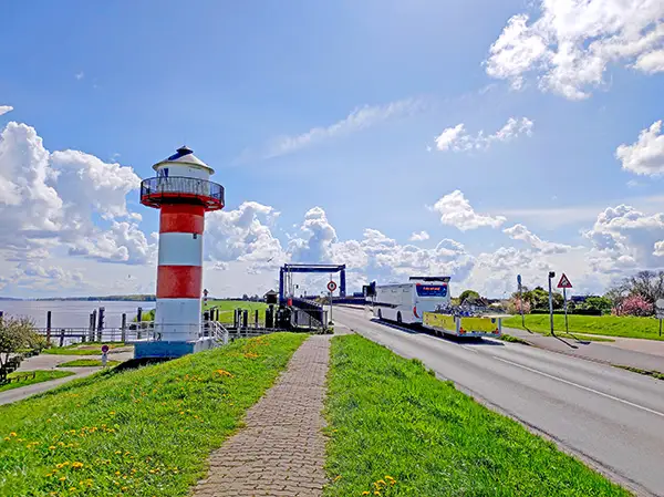 Elbe-Radwanderbus startet im Alten Land